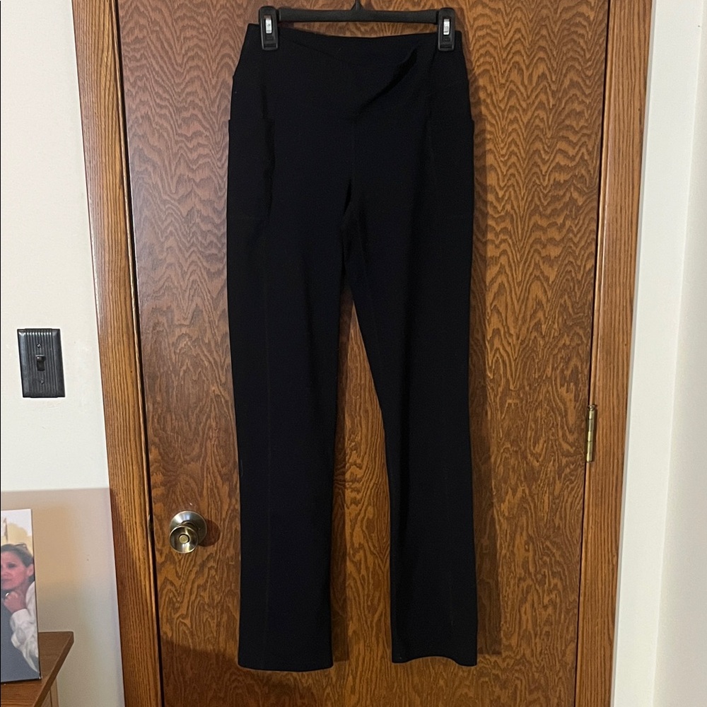 SKETCHERS Go Walk mid rise leggings with slight flare. Black med.